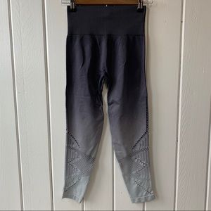 VS PINK Cool and Comfy Seamless Leggings in Ombré